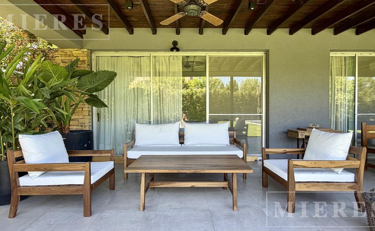 Foto de Casa en venta en el Barrio Barbarita, Bancalari., imagen 1