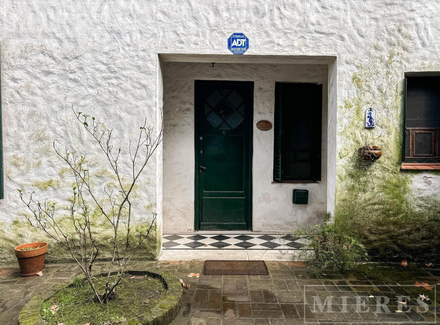 Foto de Excelente lote de 404 m², tiene construida una casa de época, con mucho, imagen 3