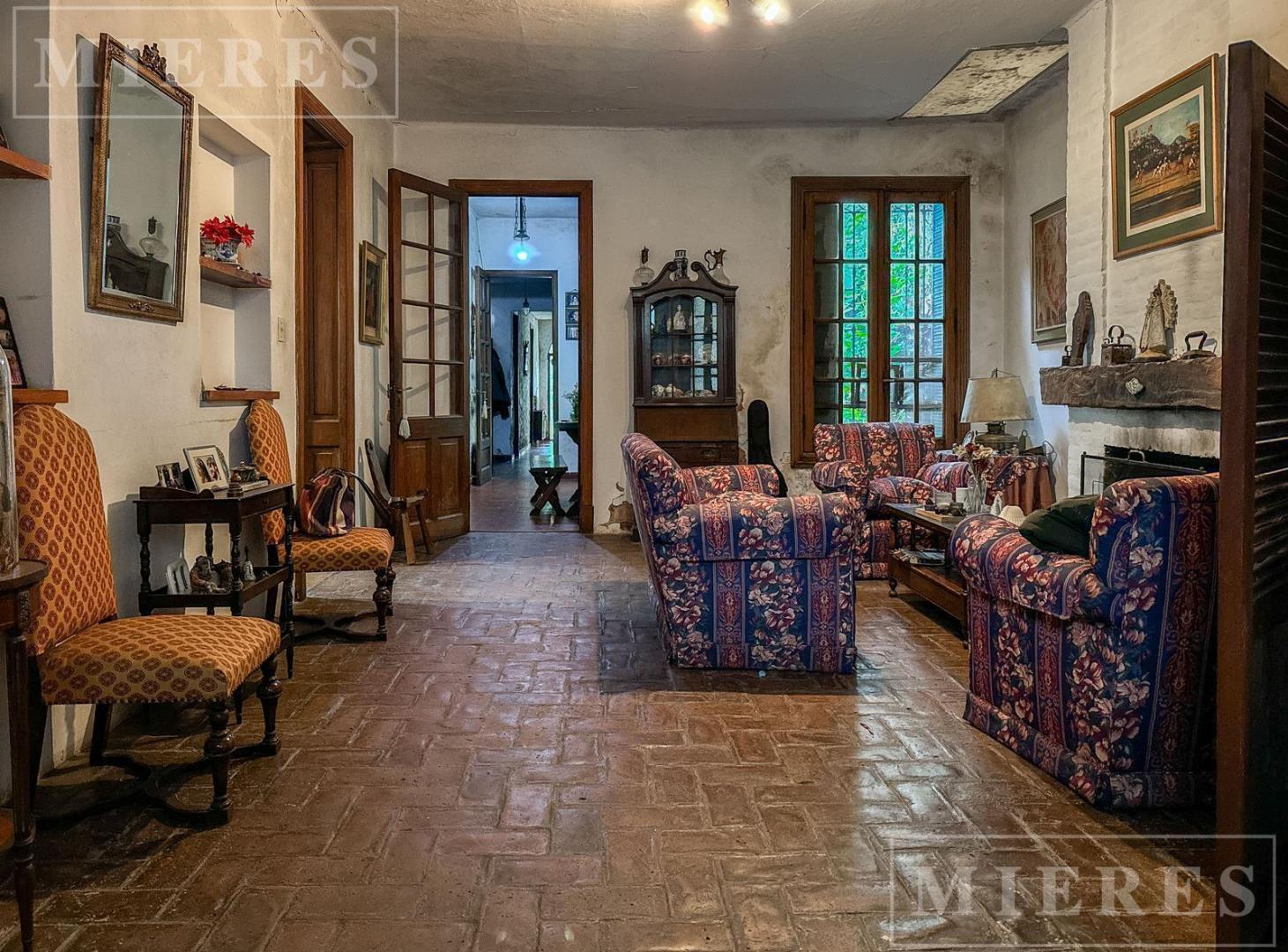 Foto de Excelente lote de 404 m², tiene construida una casa de época, con mucho, imagen 1