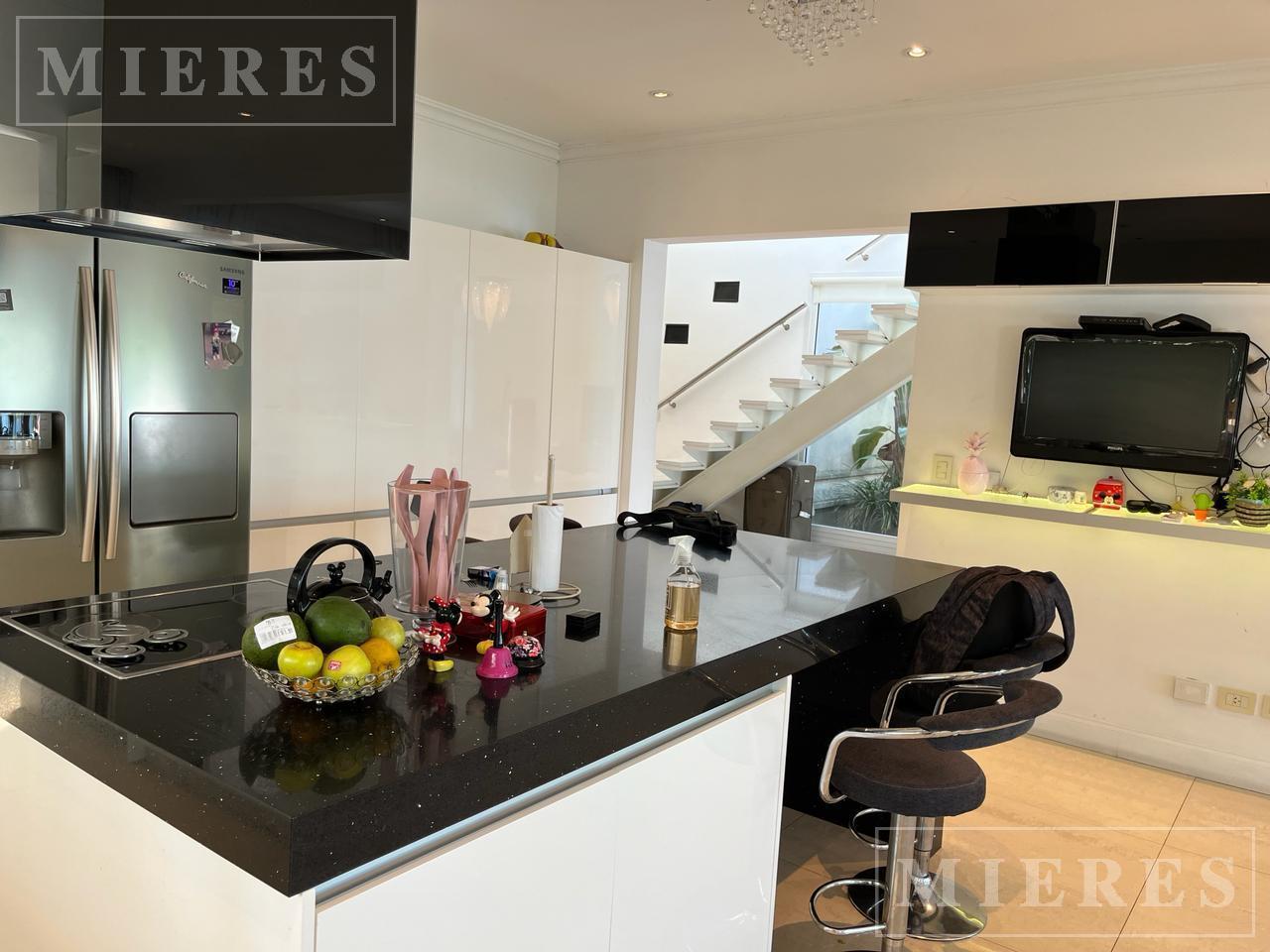 Foto de Casa en venta a la laguna en Los Alisos, Nordelta., imagen 1