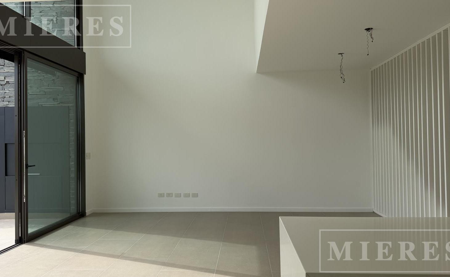 Foto de Departamento en venta en planta baja con jardín en Nordelta, imagen 1