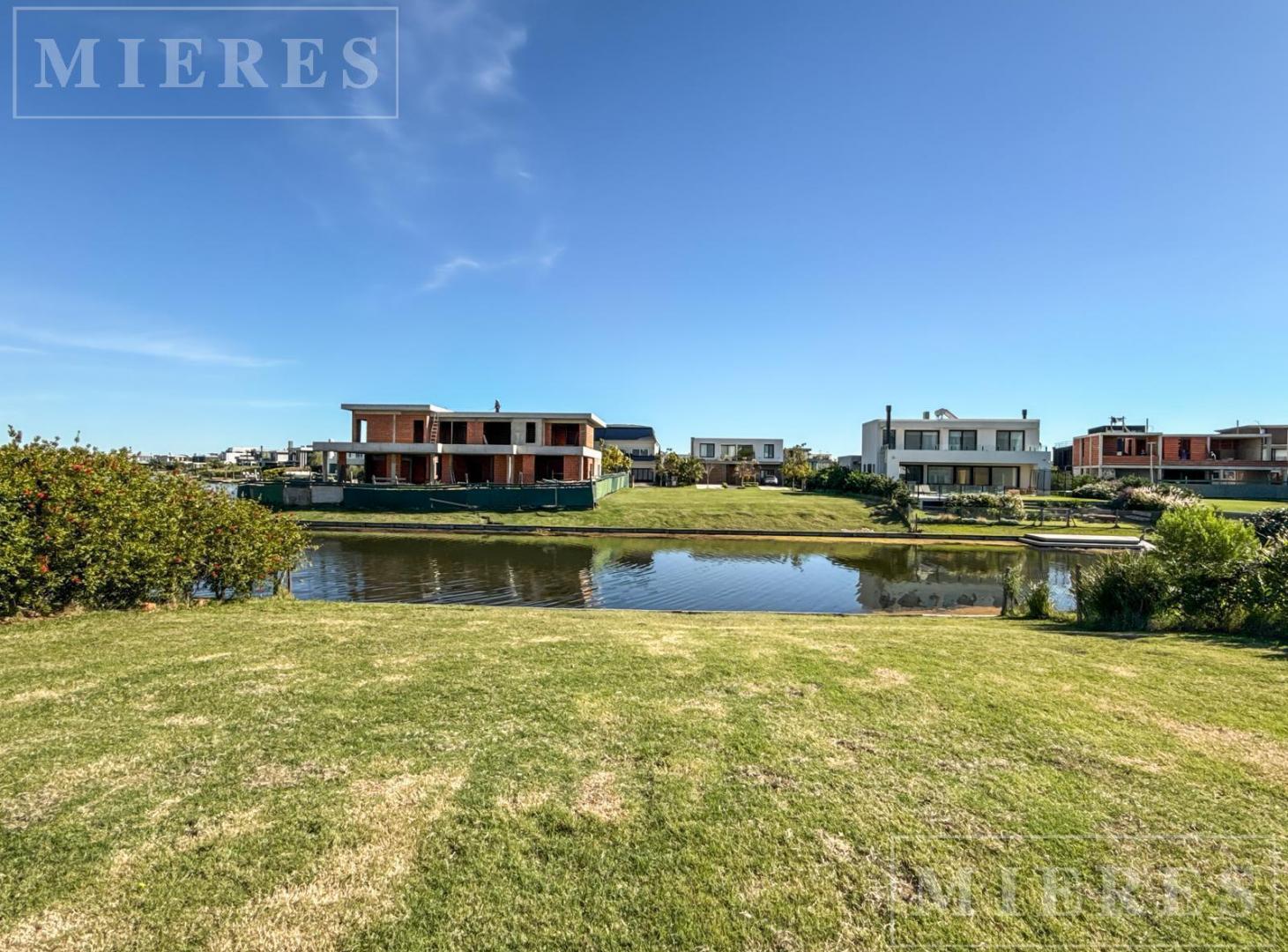 Foto de Lote en venta Al Lago en el Barrio Virazon de Nordelta., imagen 3