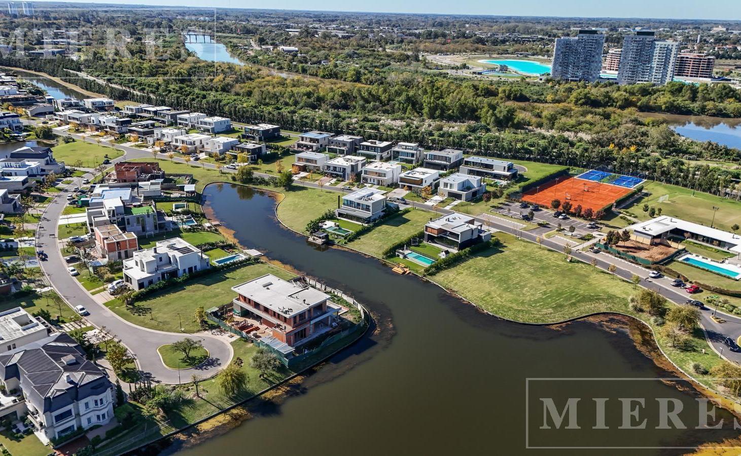 Foto de Lote en venta Al Lago en el Barrio Virazon de Nordelta., imagen 4