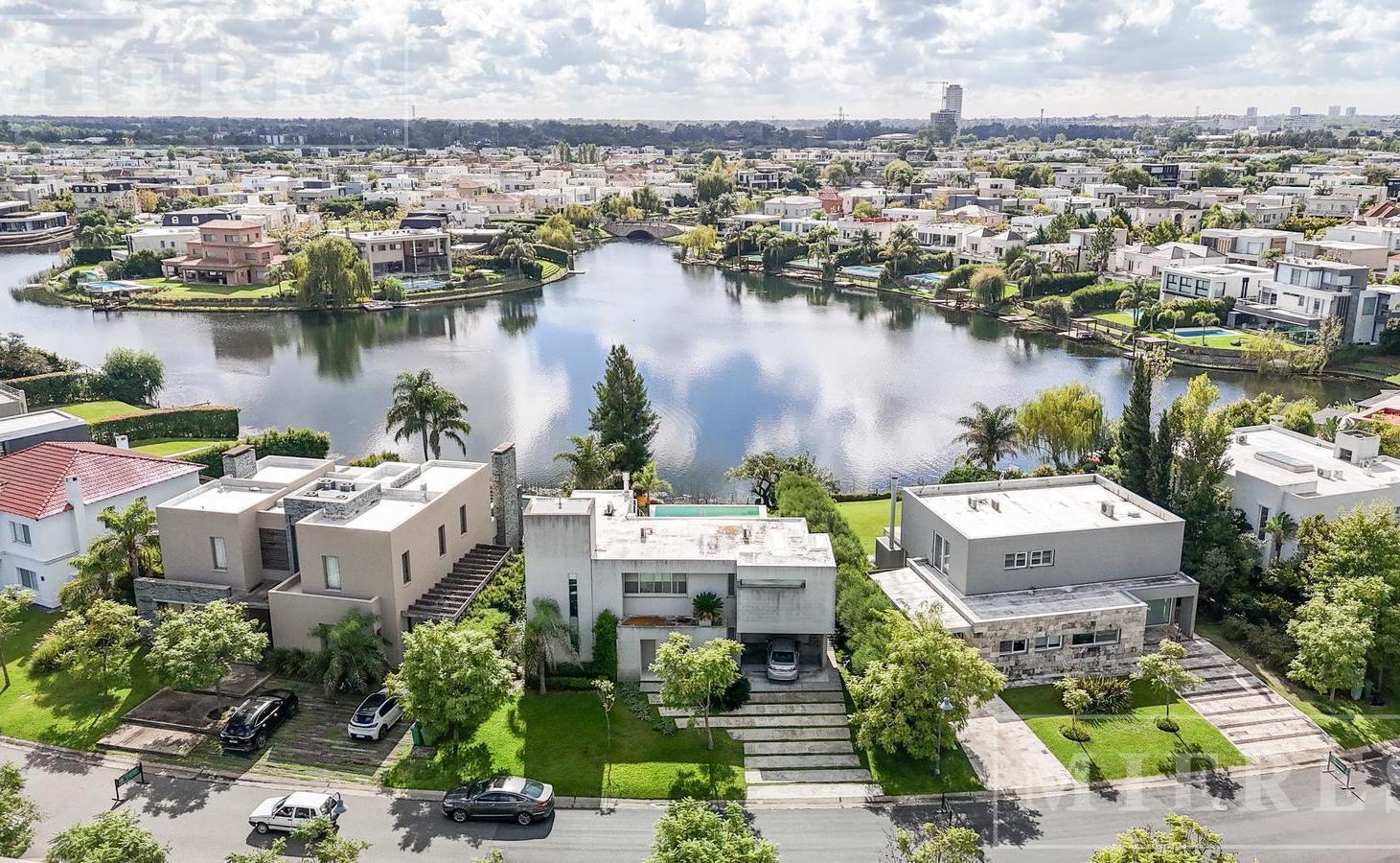 Foto de Casa en venta a la laguna en el Barrio Los Alisos, Nordelta, imagen 5