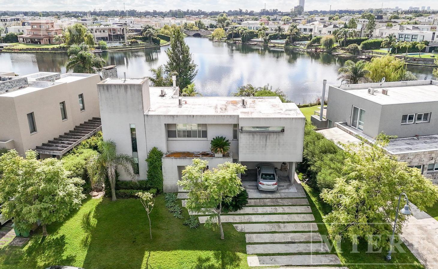 Foto de Casa en venta a la laguna en el Barrio Los Alisos, Nordelta, imagen 3