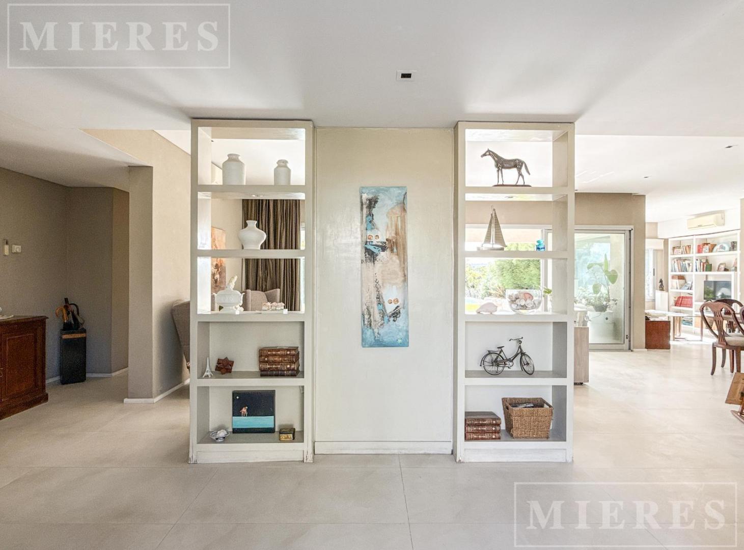 Foto de Casa en venta a la laguna en el Barrio Los Alisos, Nordelta, imagen 1