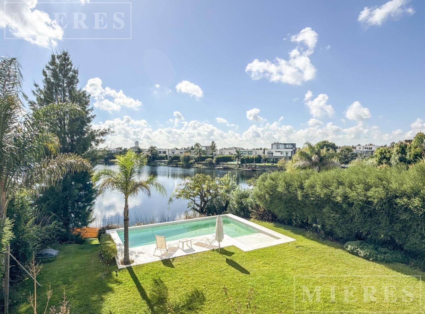 Foto de Casa en venta a la laguna en el Barrio Los Alisos, Nordelta, imagen 2