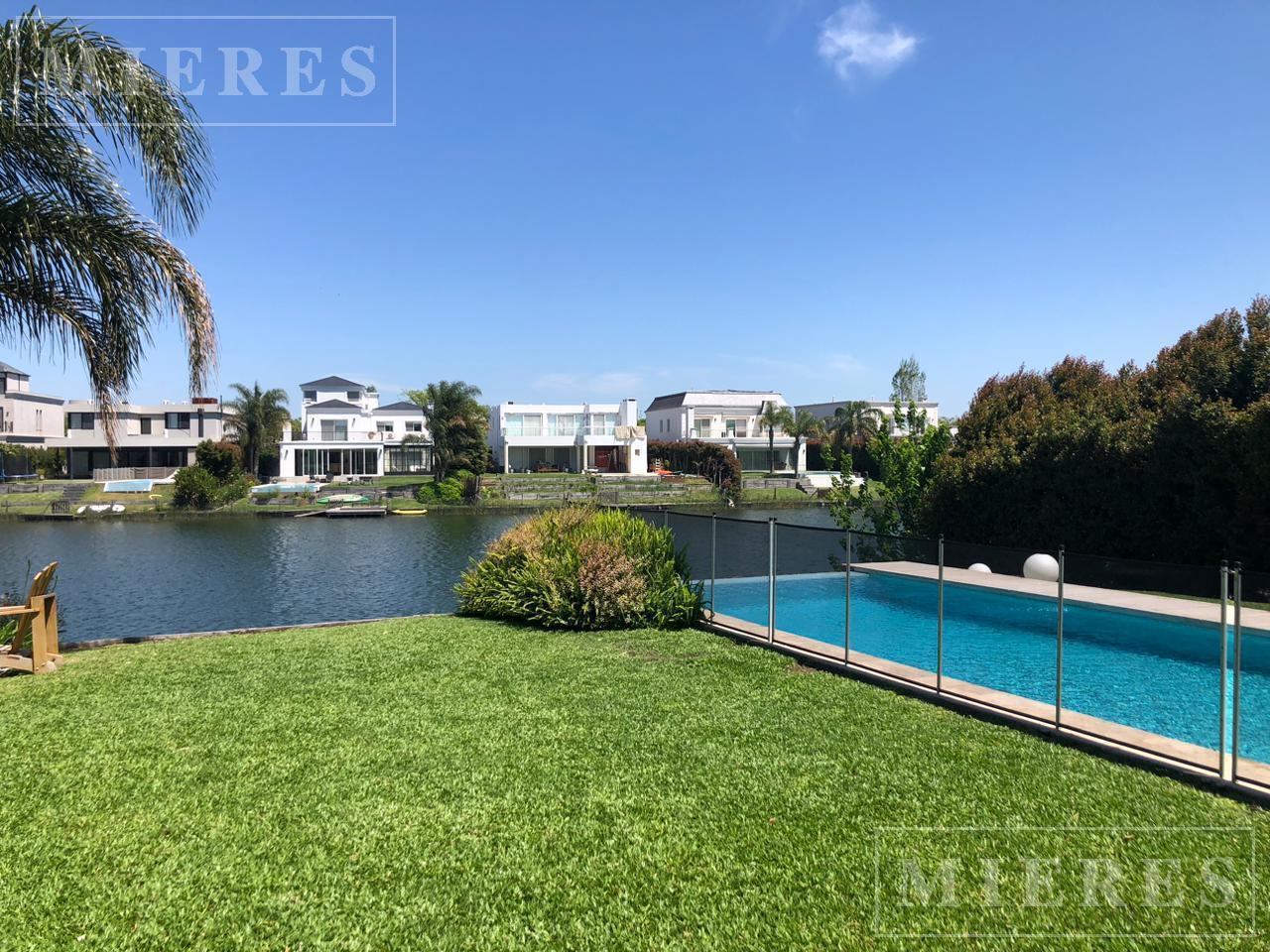 Foto de Casa en venta a la laguna en Los Lagos, Nordelta, imagen 1