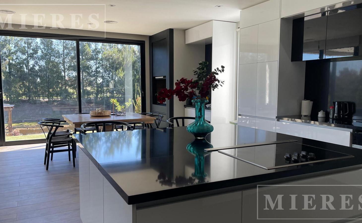 Foto de Excelente casa al lago en venta El Golf, Nordelta, imagen 5