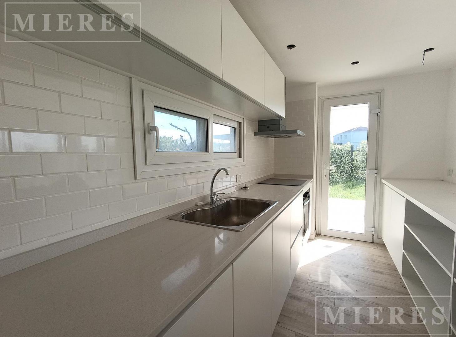 Foto de Departamento en venta de cuatro ambientes en Zug Caamaño, Pilar, imagen 1