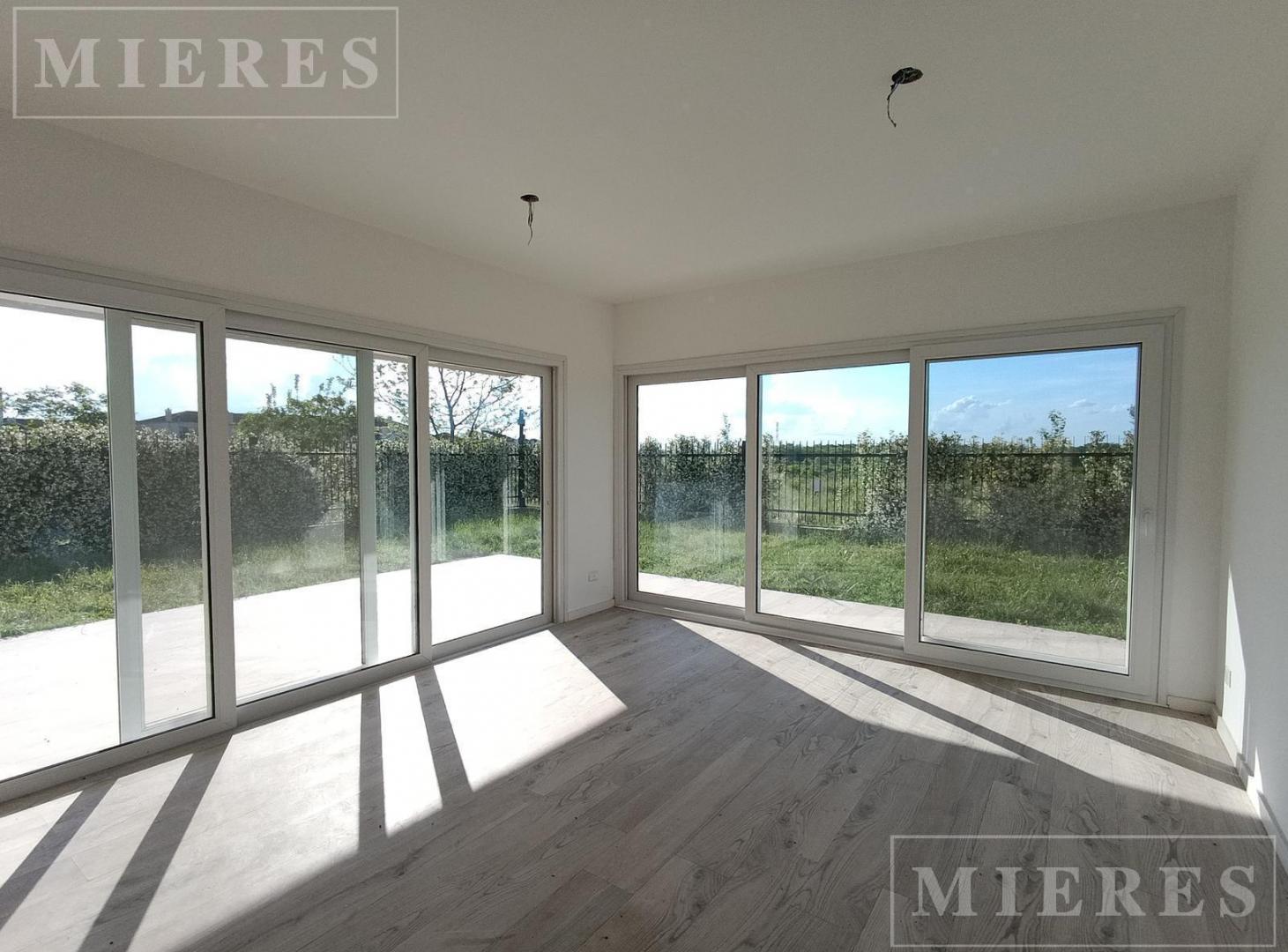 Foto de Departamento en venta de cuatro ambientes en Zug Caamaño, Pilar, imagen 3