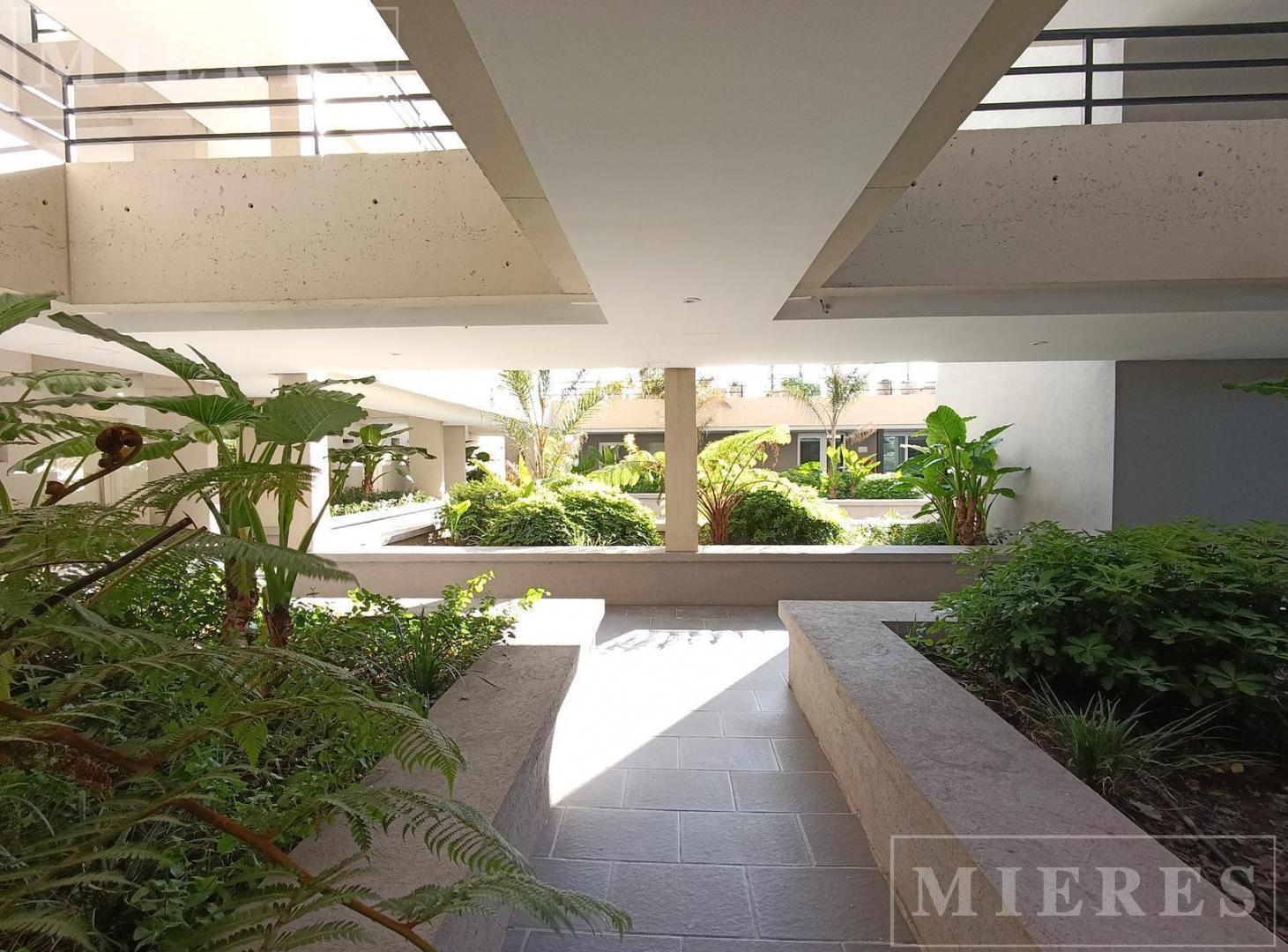 Foto de Departamento en venta de tres ambientes en ZUG Caamaño, imagen 1