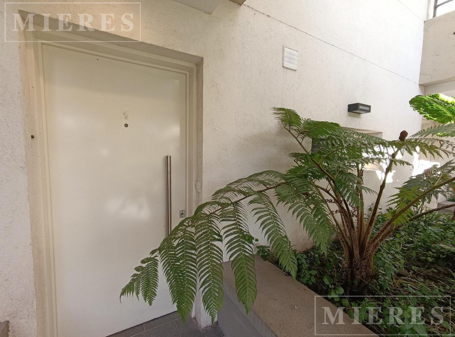 Foto de Departamento en venta de tres ambientes en ZUG Caamaño, imagen 3