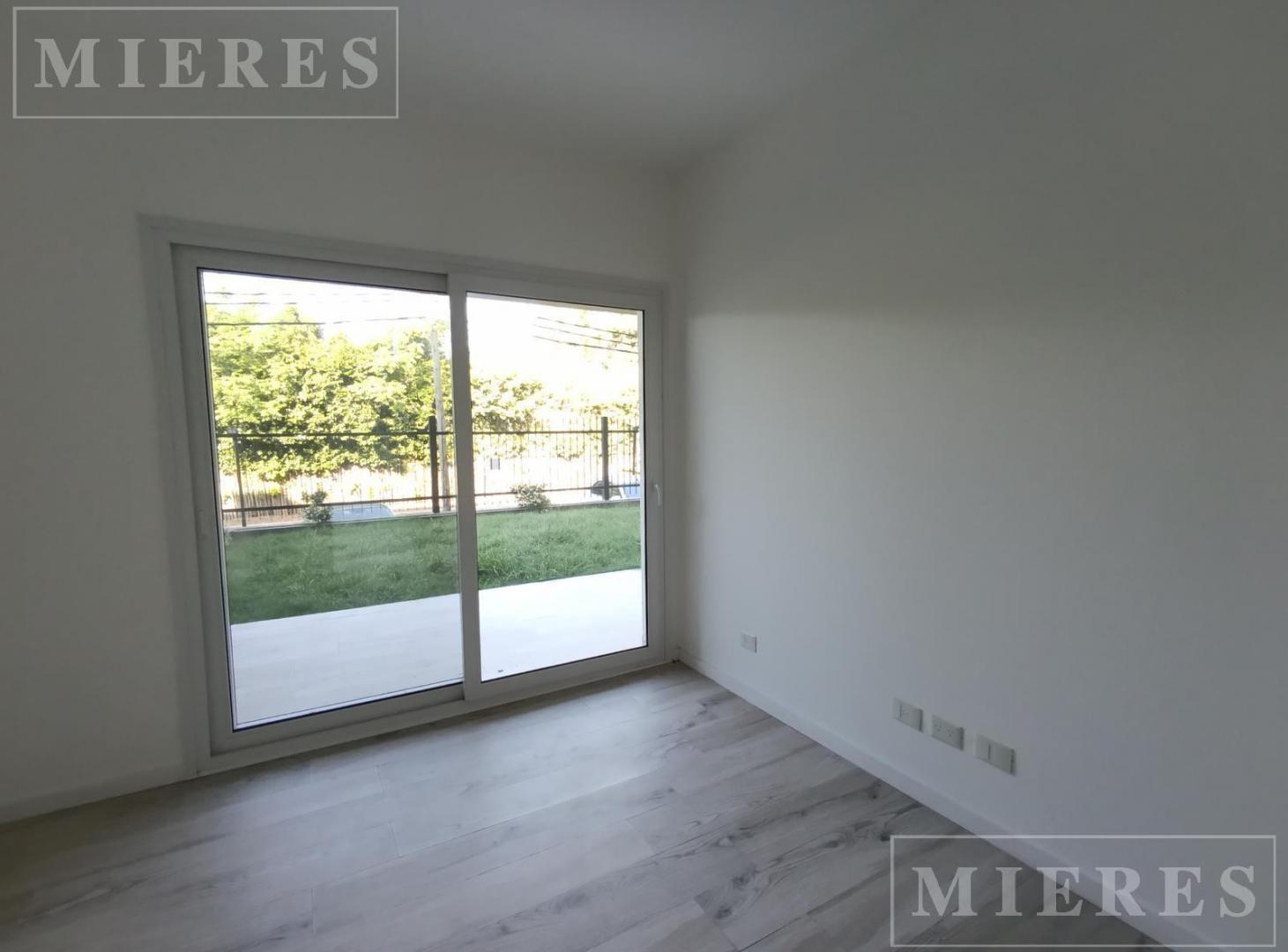 Foto de Departamento en venta de tres ambientes en ZUG Caamaño, imagen 2