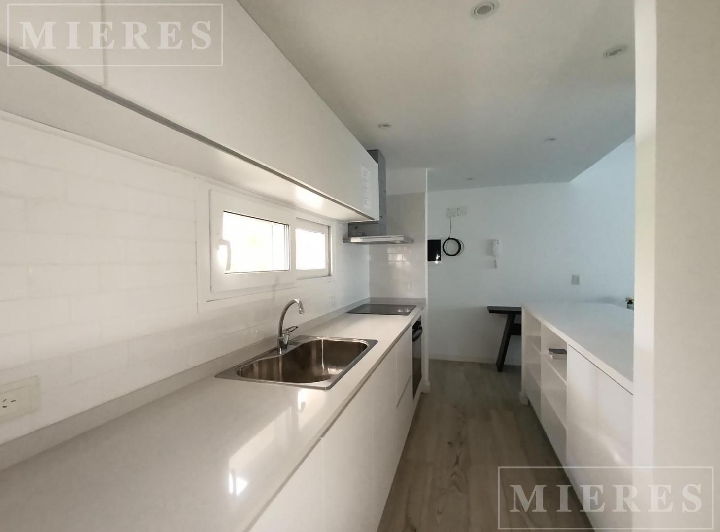 Foto de Departamento en venta de tres ambientes en ZUG Caamaño, imagen 3