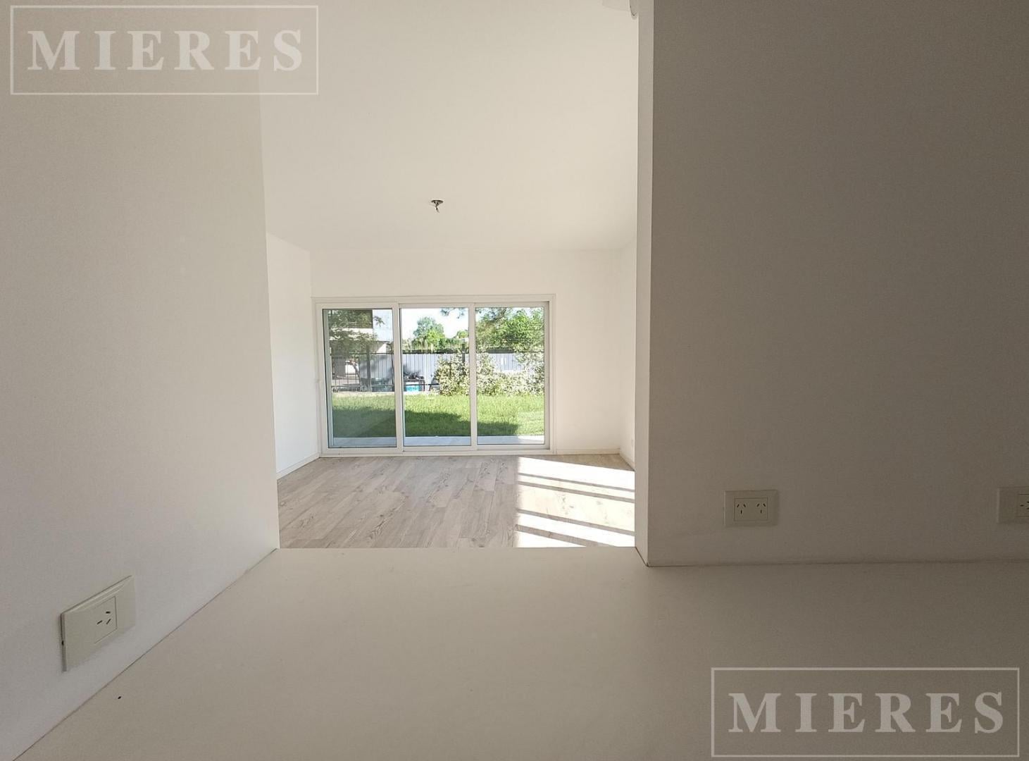 Foto de Departamento en venta de dos ambientes en ZUG Caamaño, imagen 2