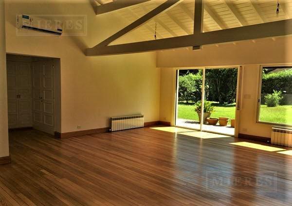 Foto de Impecable casa en venta reciclada a nuevo en cul de sac en Highland, imagen 4