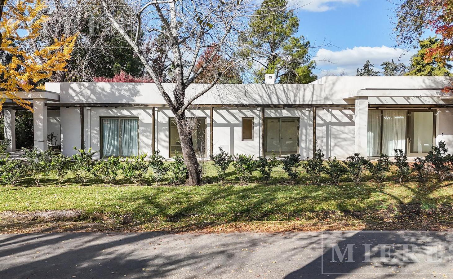 Foto de Excelente casa en venta en Highland Park C.C, imagen 2