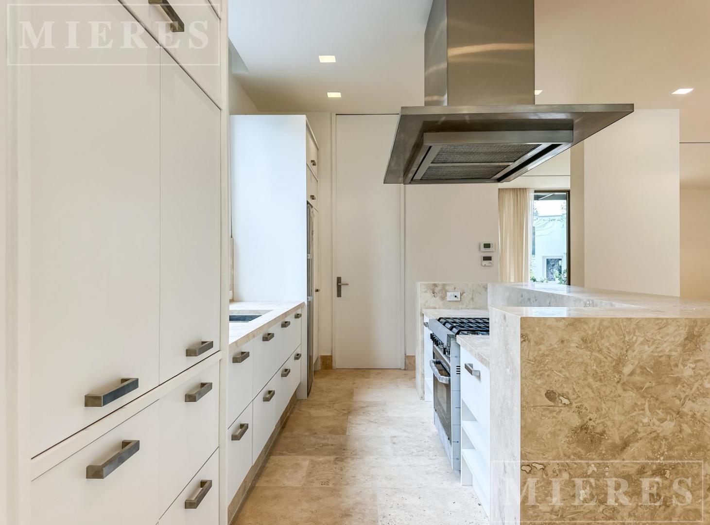 Foto de Excelente casa en venta en Highland Park C.C, imagen 5