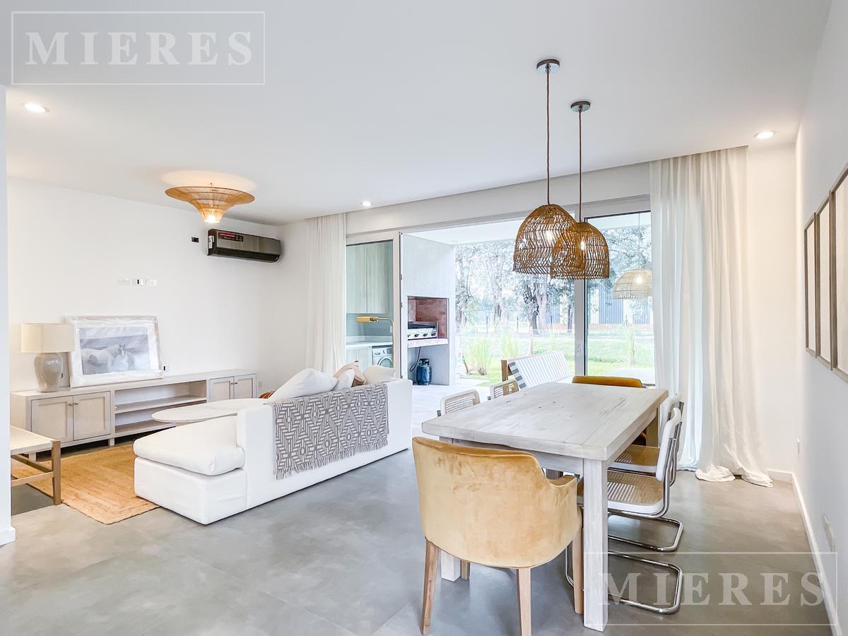 Foto de Casa en venta tipo dúplex de tres dormitorios en Pilará, imagen 1