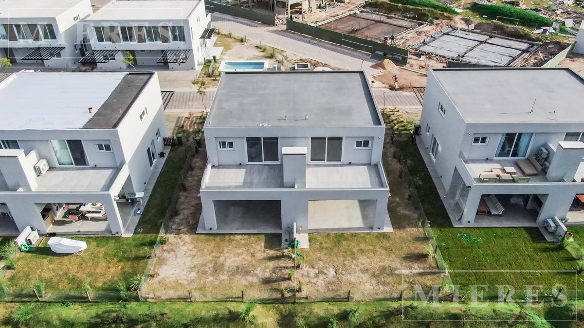 Foto de Casa en venta tipo dúplex de tres dormitorios en Pilará, imagen 3