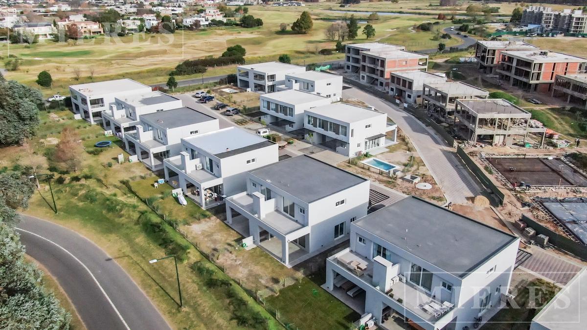 Foto de Casa en venta tipo dúplex de tres dormitorios en Pilará, imagen 2