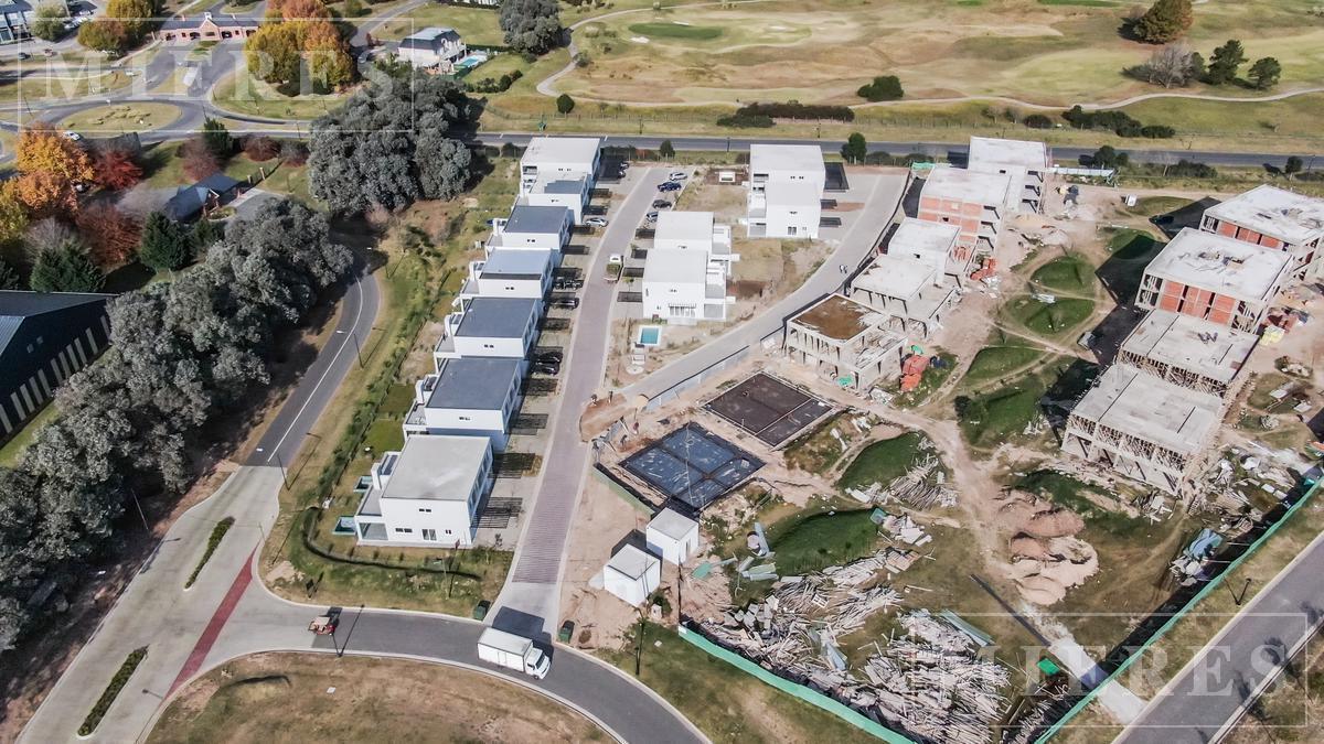 Foto de Departamento en venta de dos ambientes con jardín en Pilará., imagen 1
