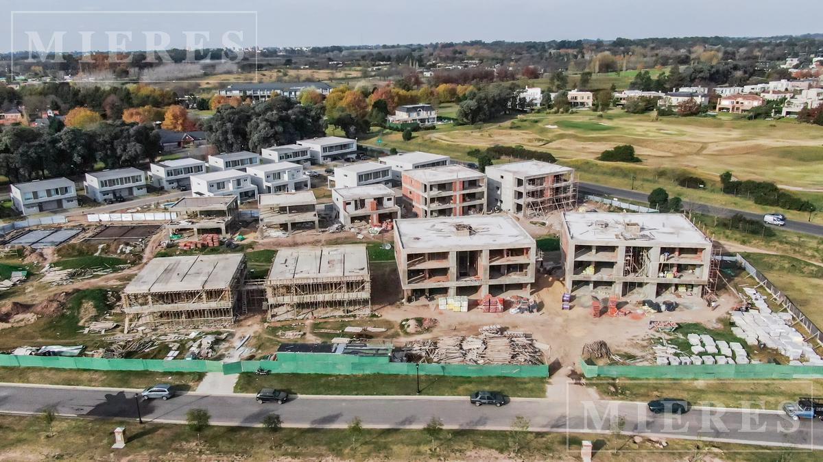 Foto de Departamento en venta de dos ambientes con jardín en Pilará., imagen 2