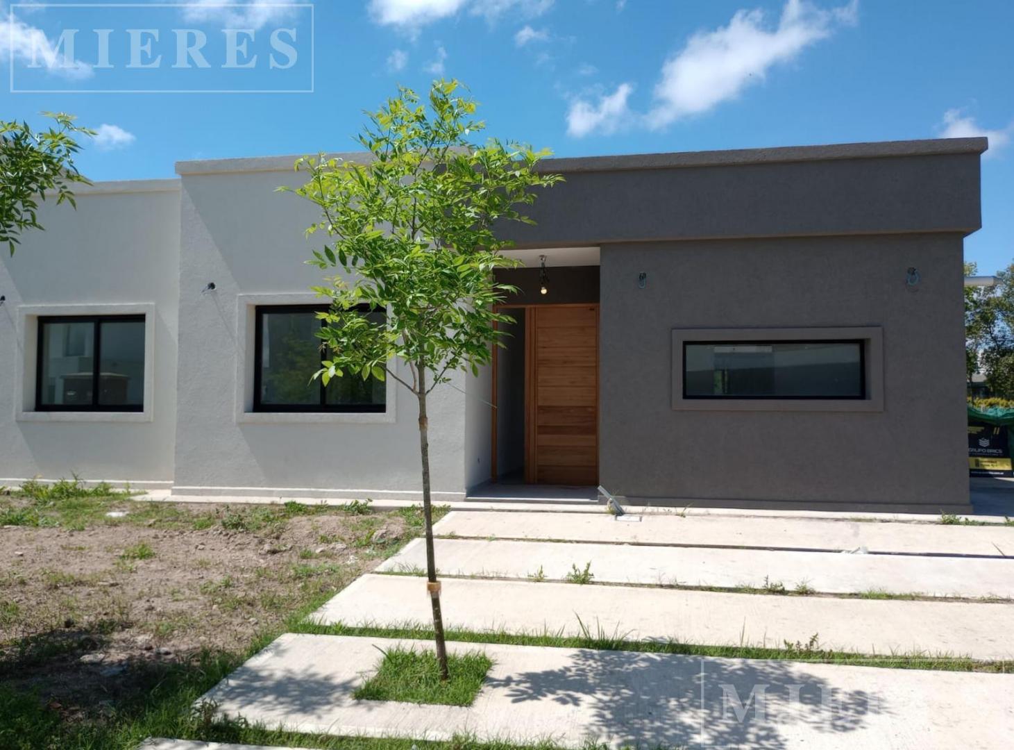 Foto de Casa en venta en Santa Lucia, Pilar del Este, imagen 2