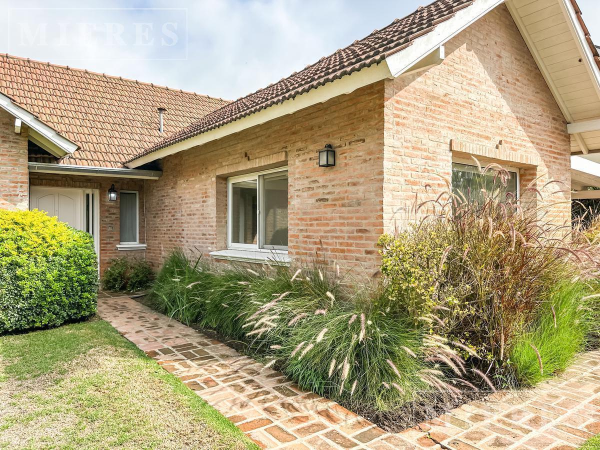 Foto de Muy linda casa en venta en Laureles, imagen 5