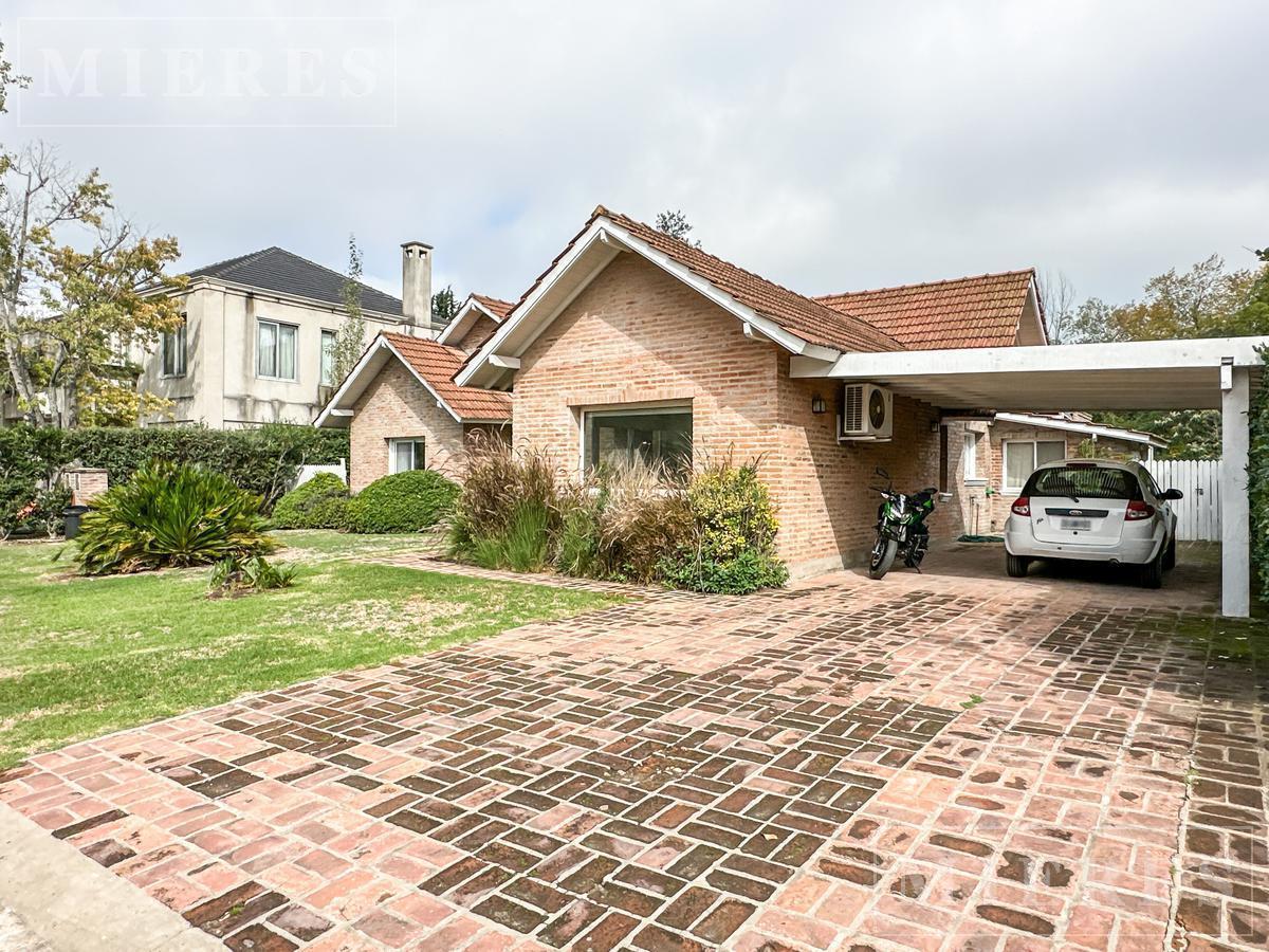 Foto de Muy linda casa en venta en Laureles, imagen 3