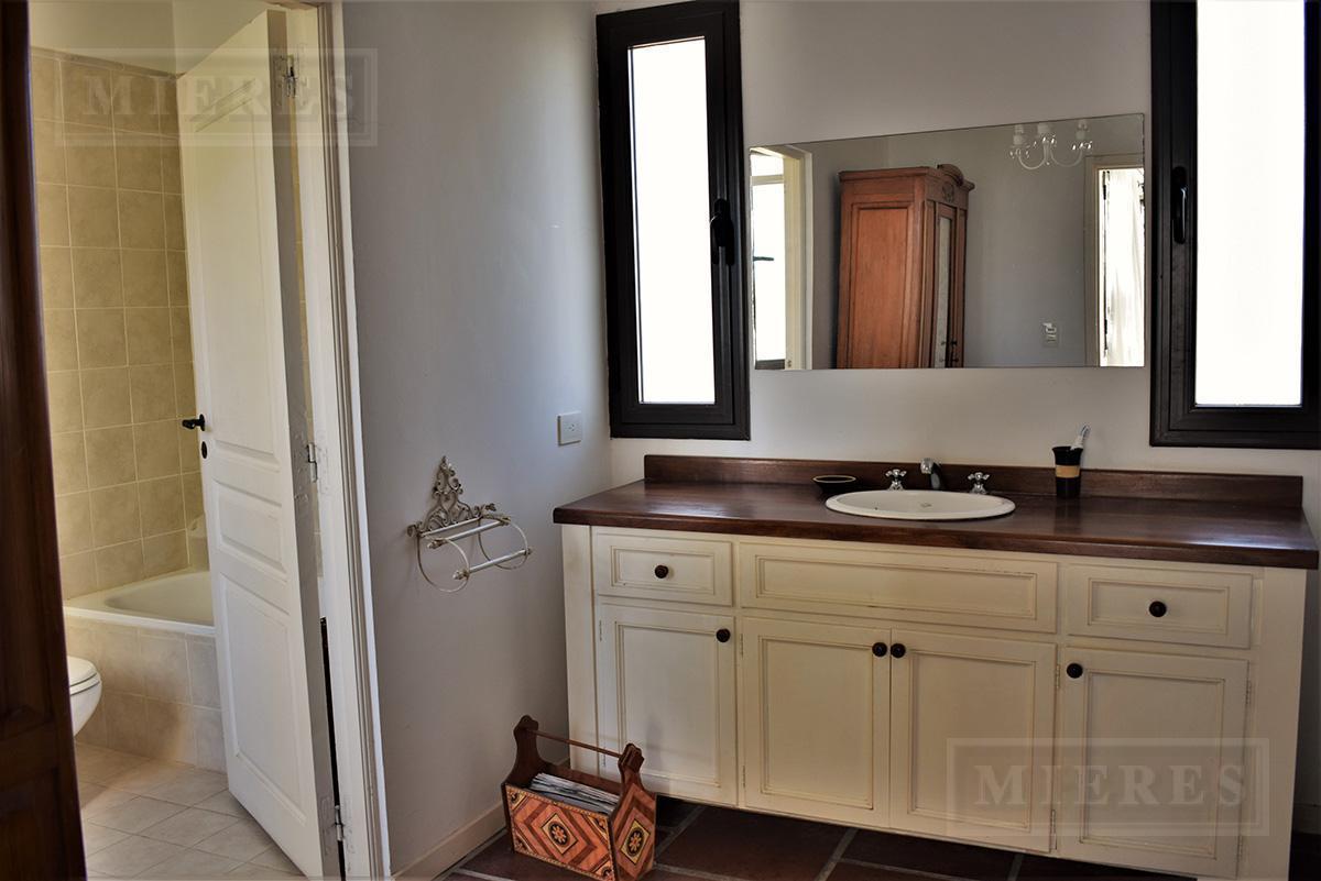Foto de Muy linda casa en venta en Buen Retiro, imagen 2