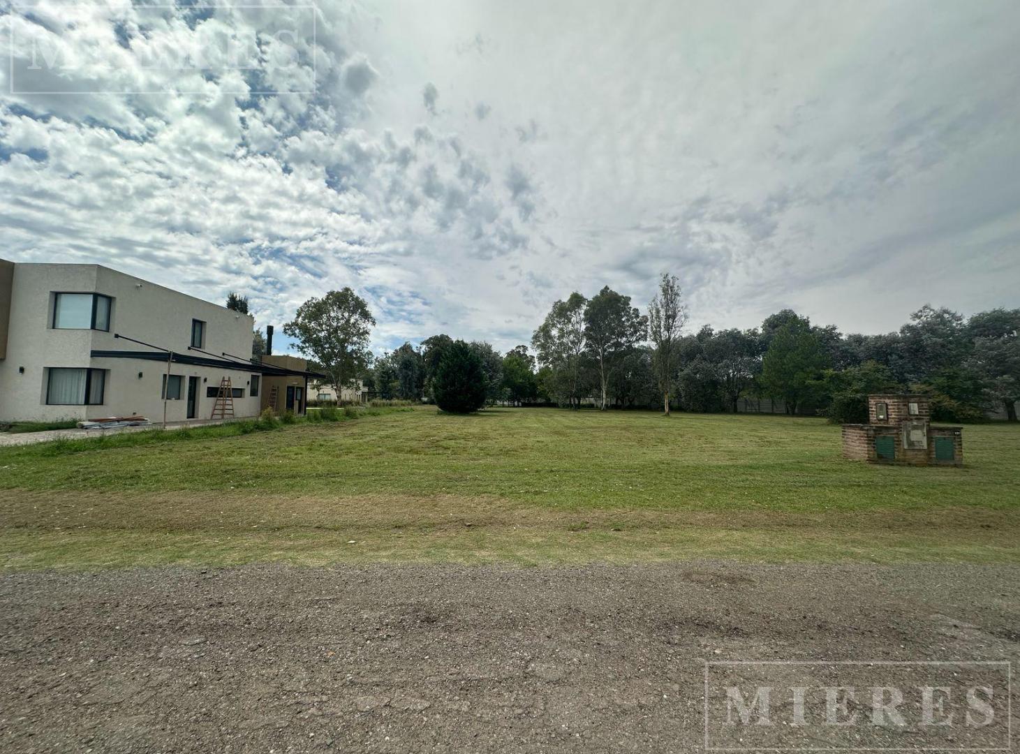 Foto de Lote de 888m² en venta en Casuarinas del Pilar, imagen 1