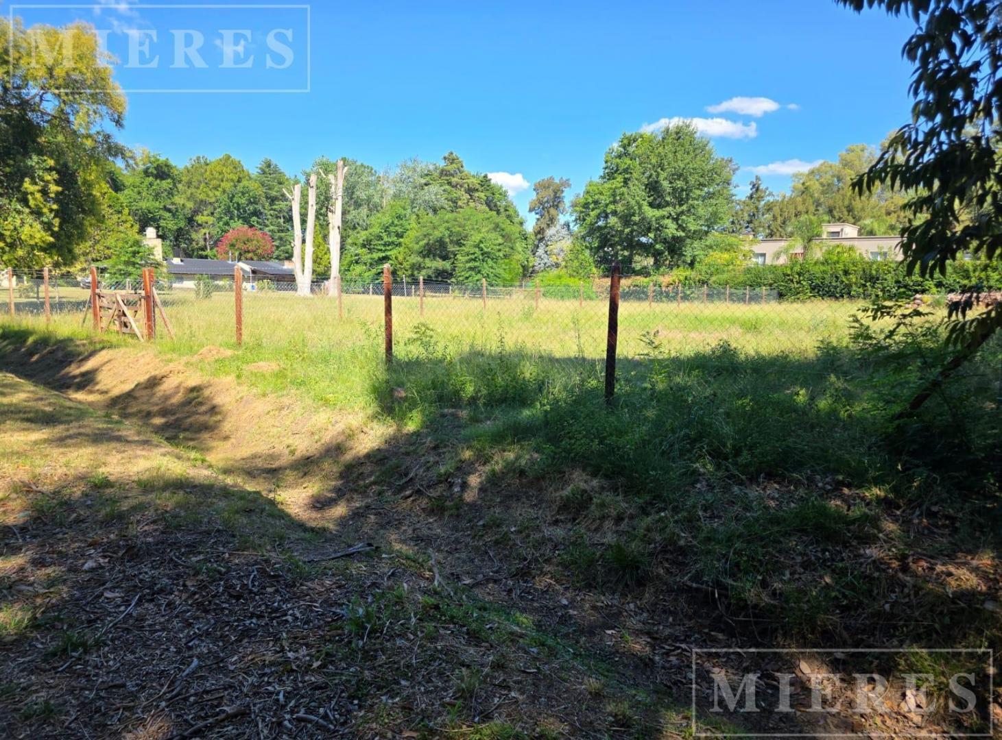 Foto de Lote de 1900m² en venta en La Lonja, Pilar, imagen 2