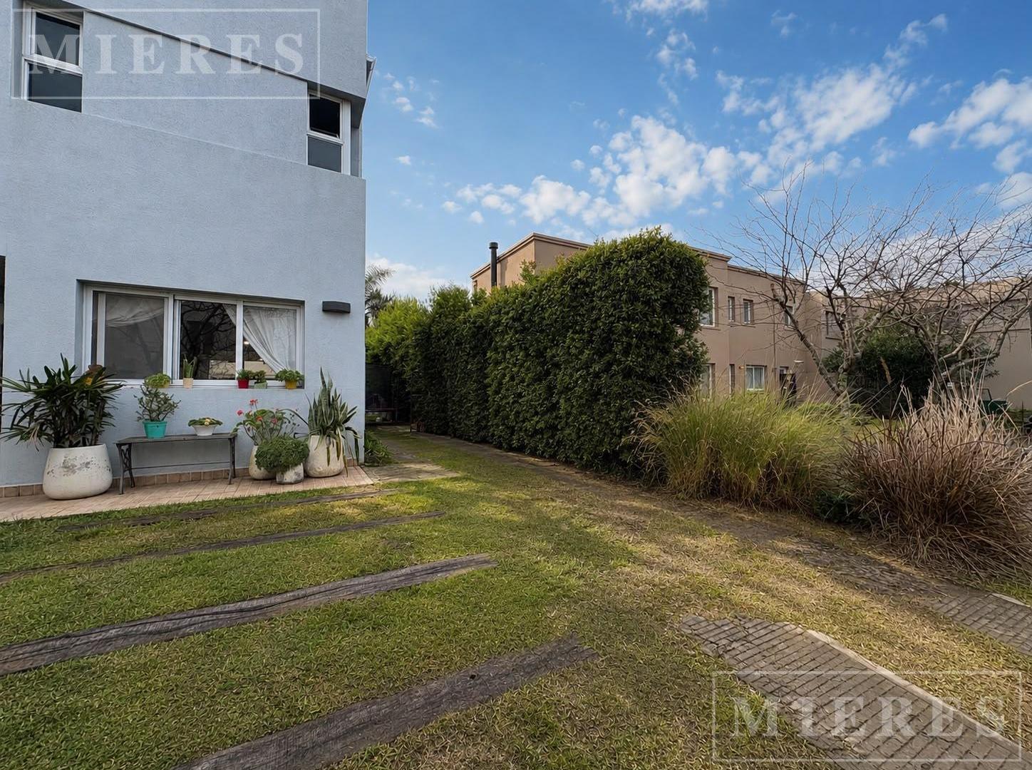 Foto de la propiedad en Casa en Venta en el Barrio El Atardecer (octubre 26)