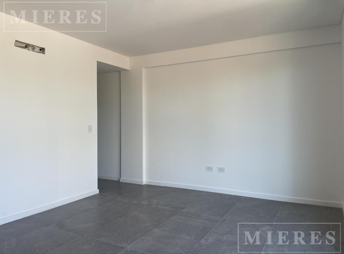 Foto de Departamento de 2 ambientes en venta CON RENTA en Blvd. Sáenz Peña, imagen 1