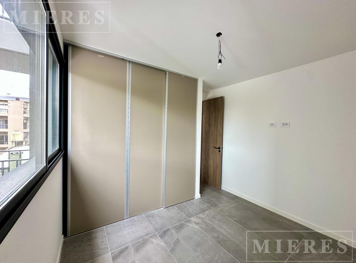 Foto de Departamento de 2 ambientes en venta CON RENTA en Blvd. Sáenz Peña, imagen 2