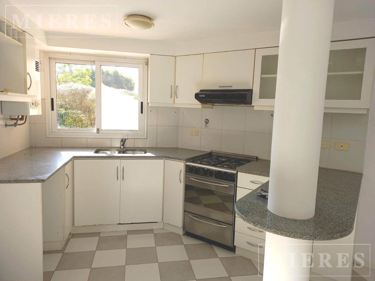 Foto de Dormi en Venta en PLANTA BAJA CON JARDIN Y AMARRA GRANDE - Santa Maria, imagen 3