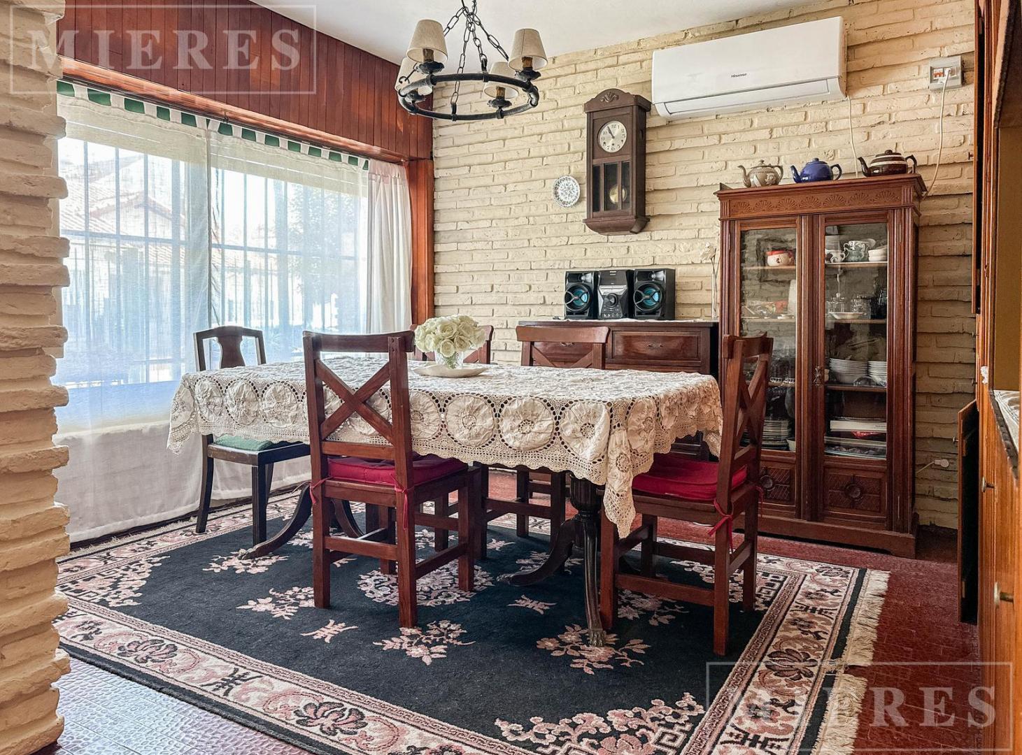 Foto de Muy linda casa en Martínez, con buena accesibilidad y entorno, imagen 1