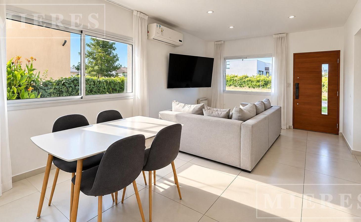 Foto de Casa en venta en Santa Elena, Pilar del Este, imagen 1