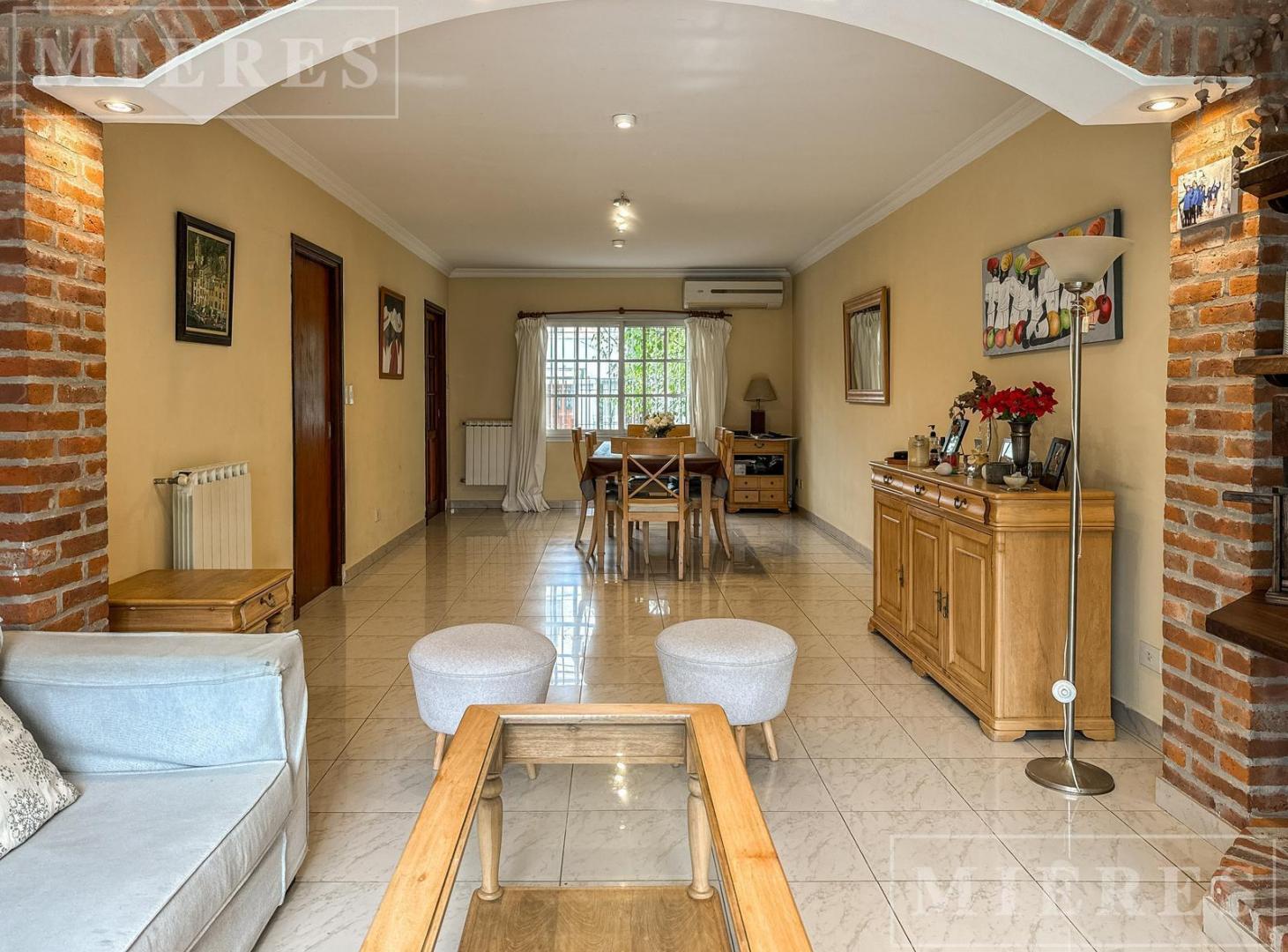 Foto de Muy linda casa desarrollada en 3 plantas en venta en Beccar., imagen 4