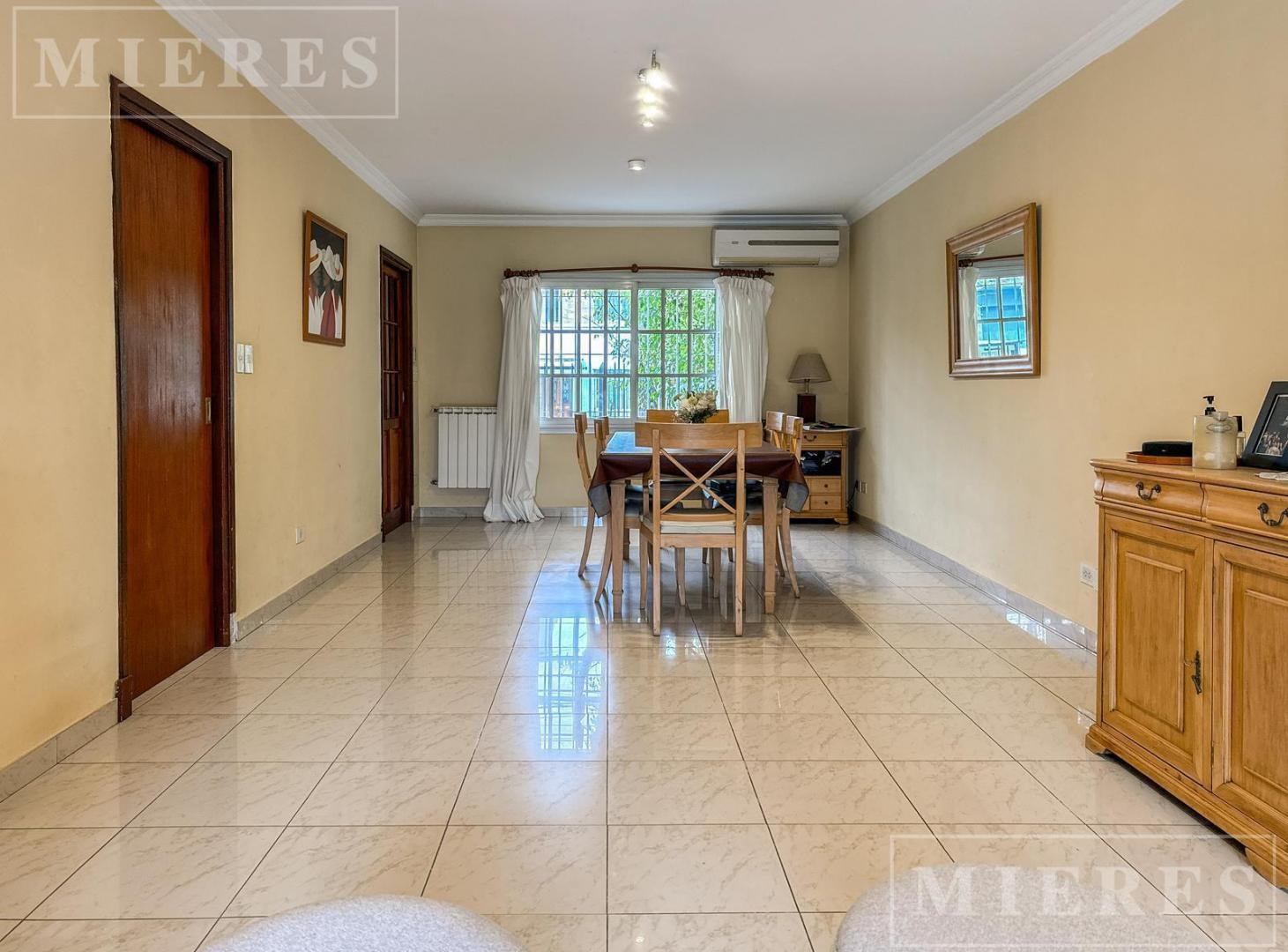 Foto de Muy linda casa desarrollada en 3 plantas en venta en Beccar., imagen 3