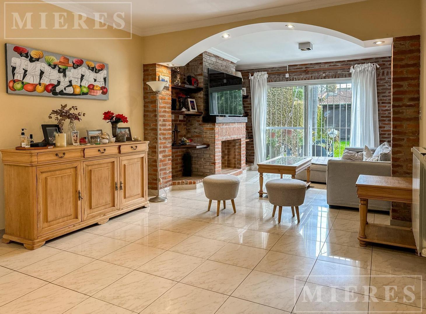 Foto de Muy linda casa desarrollada en 3 plantas en venta en Beccar., imagen 1