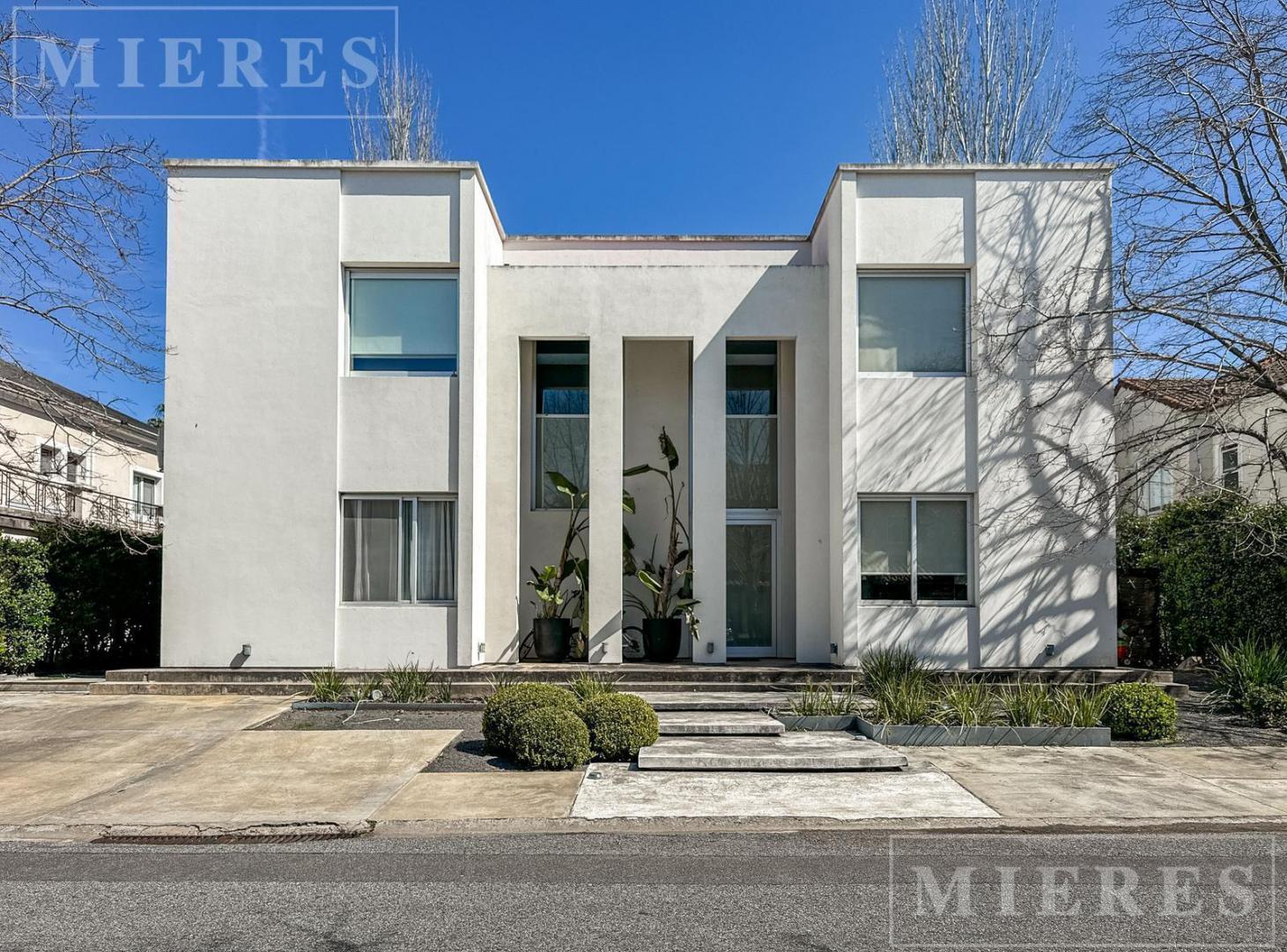 Excelente casa en venta en el Barrio Cerrado Las Victorias.