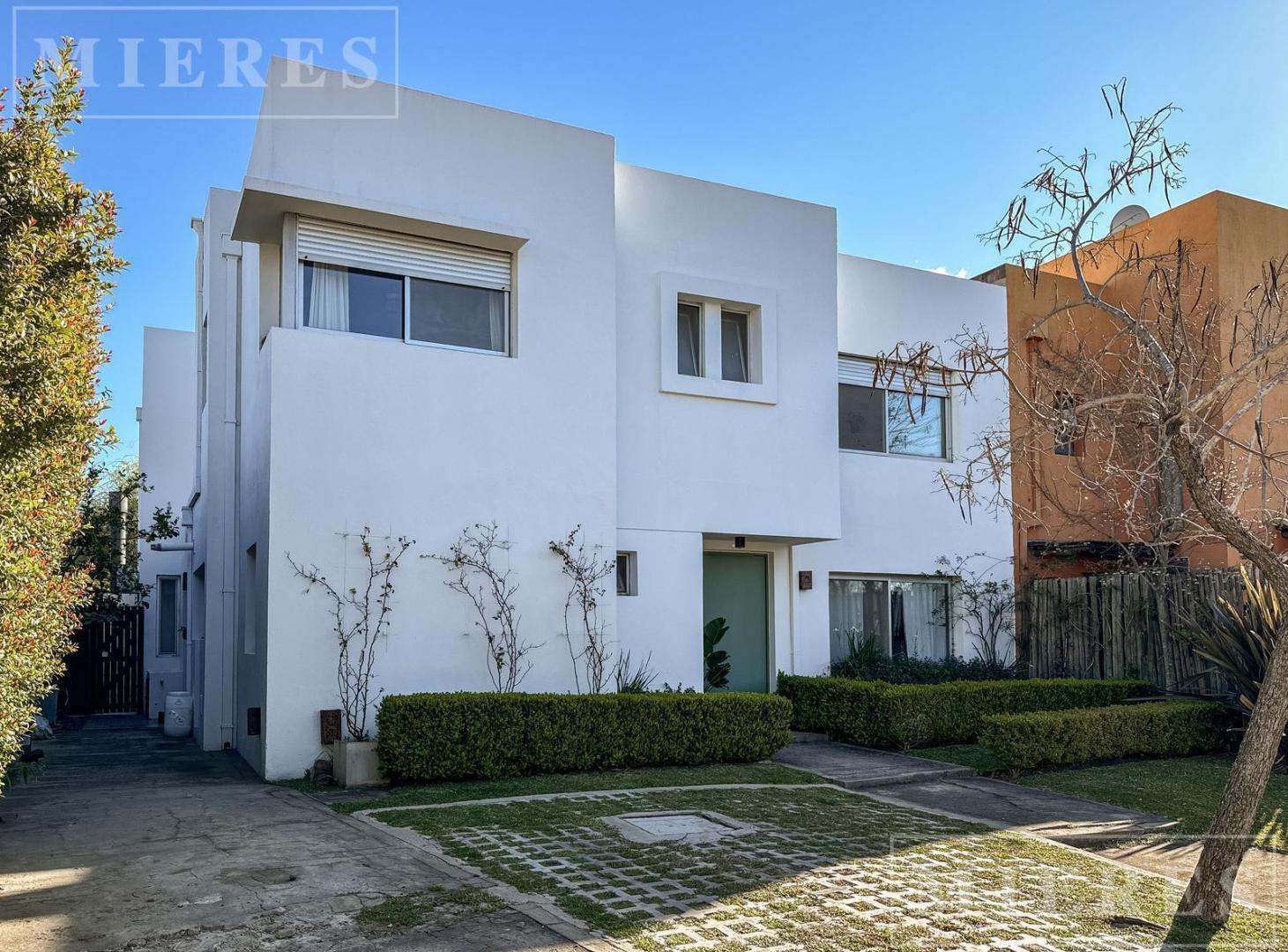 Foto de Casa en Venta en Barrio El Atardecer, imagen 1