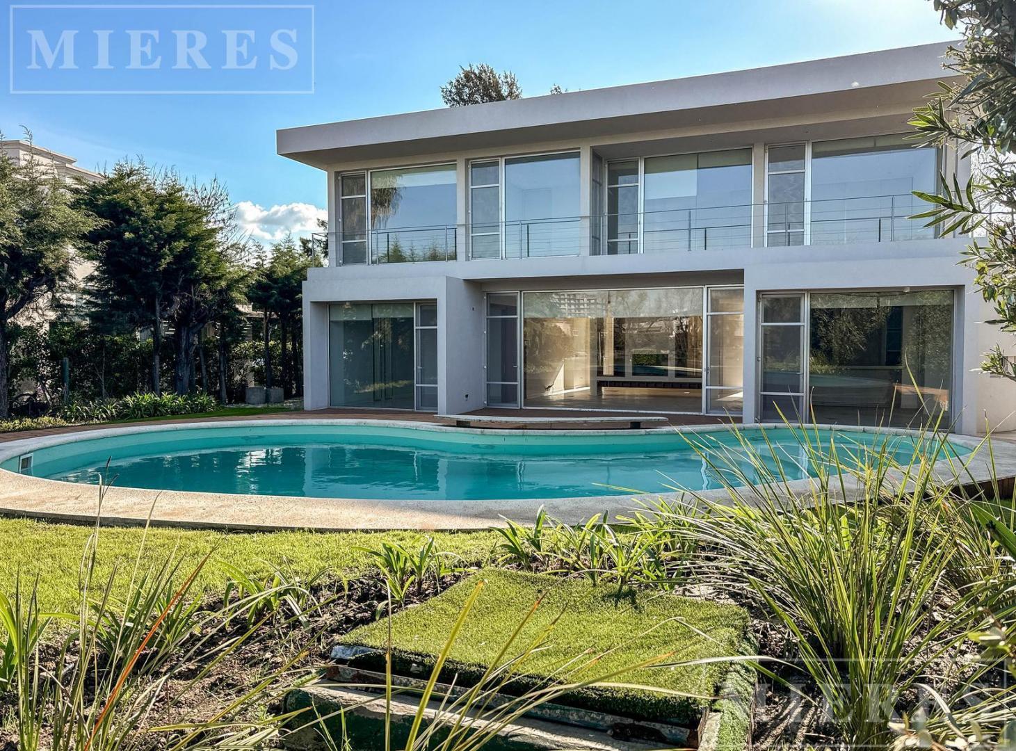 Foto de Casa en Venta en en barrio Los Ombúes, imagen 1