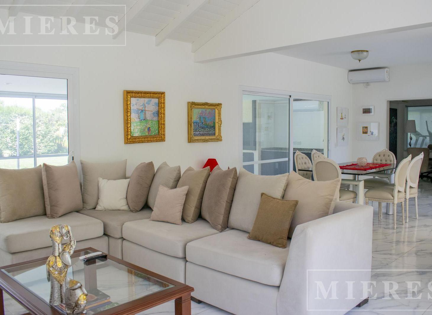 Foto de Casa en venta sobre lote interno en Barrio Las Lomas Haras Santa Maria, imagen 3