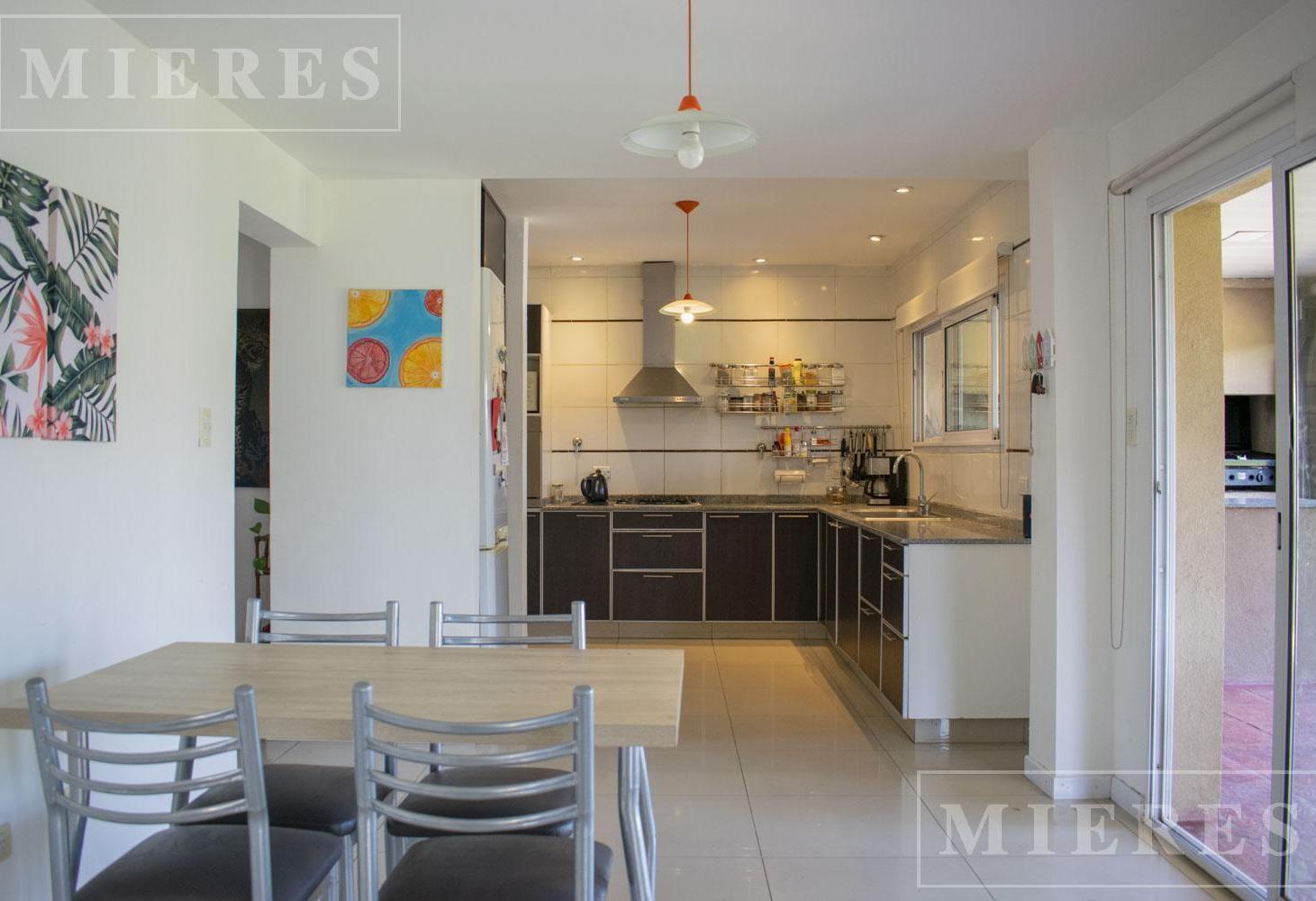 Foto de Casa en venta sobre lote interno en barrio Atardecer Haras Santa Maria, imagen 4