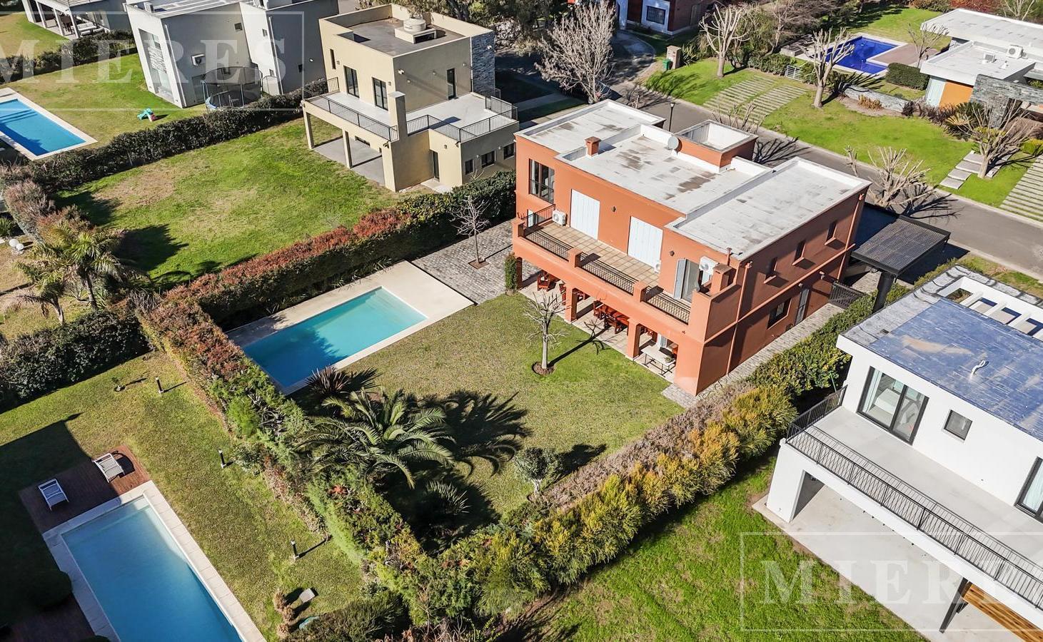 Foto de Casa en venta sobre lote interno en Barrio Los Eucaliptos Haras Santa, imagen 5