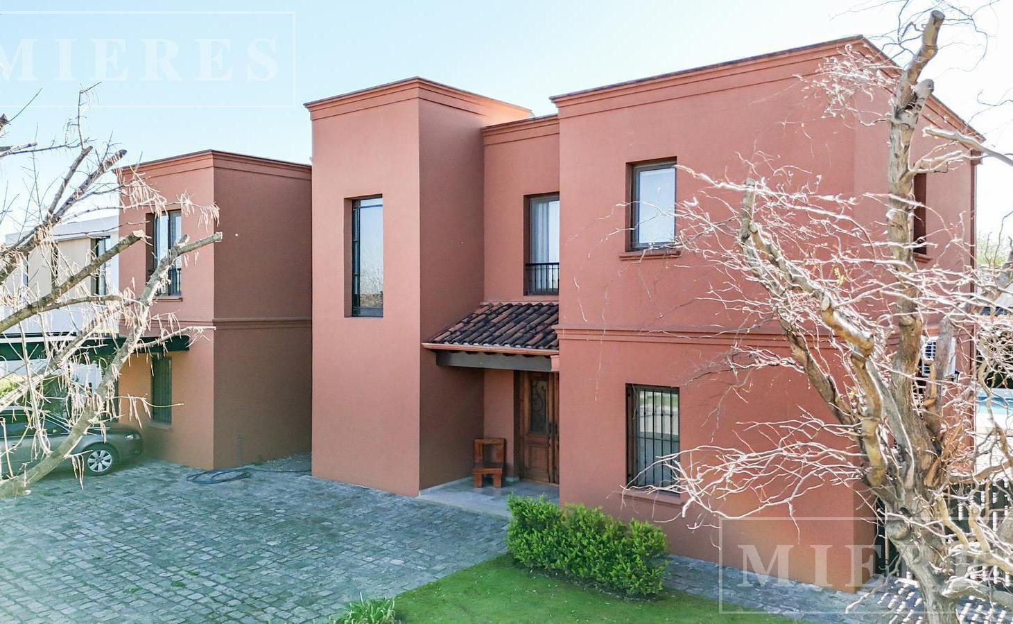 Foto de Casa en venta sobre lote interno en Barrio Los Eucaliptos Haras Santa, imagen 1